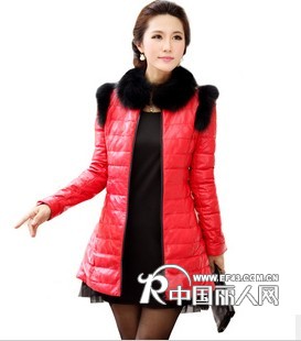 上海流行女装皮衣批发冬季新款欧美风中长款带帽呢外套批发