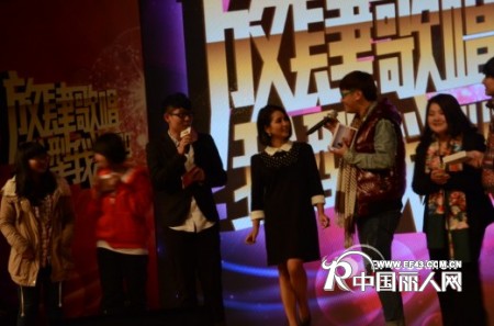 上海外国语学院校园歌手大赛 为幸运嘉宾提供芭藜衣都服装