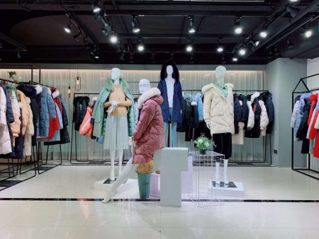 广州华景国际品牌折扣女装 应季货源艾零度 进货首选实拍